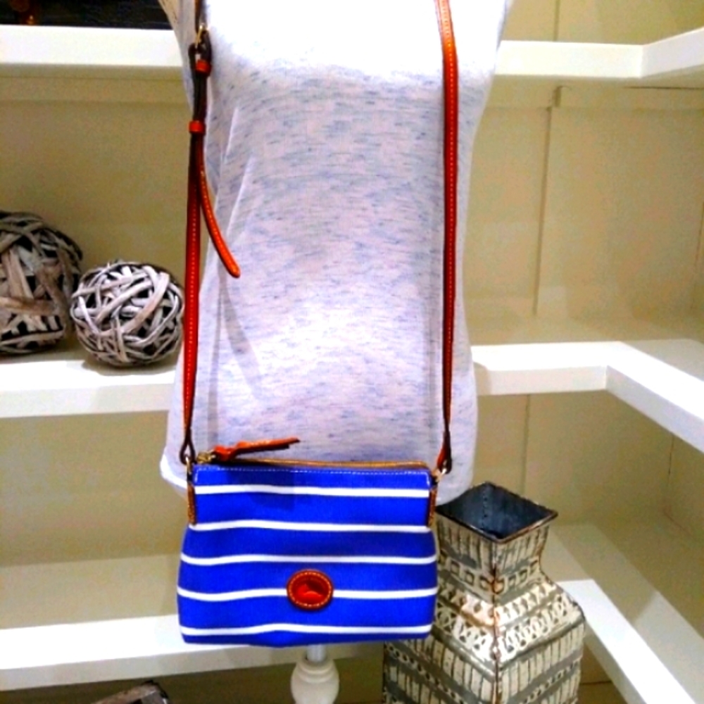 Dooney & Bourke purse!🥰🏝🏖💛💋